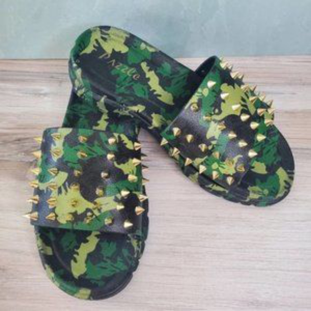 QUEEN of Camo! Spiked Slide